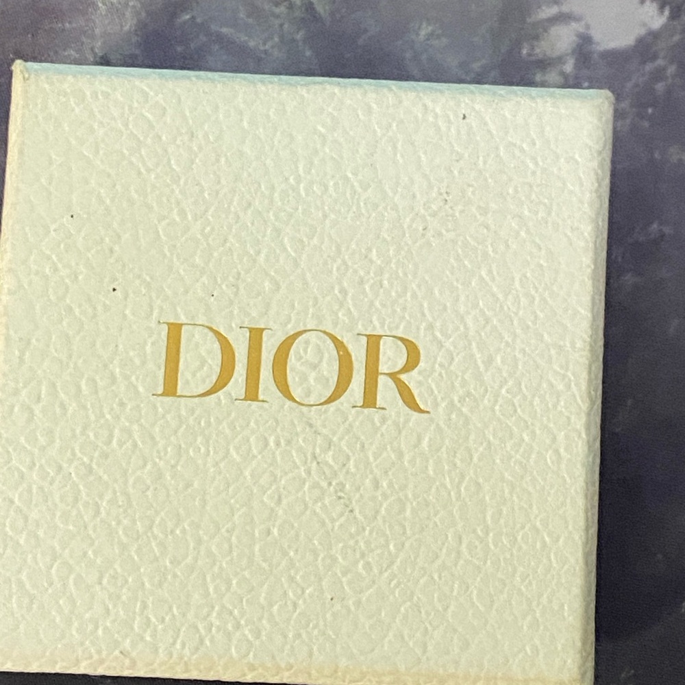Dior 30 Montaigne Earrings - Picture 8 of 9